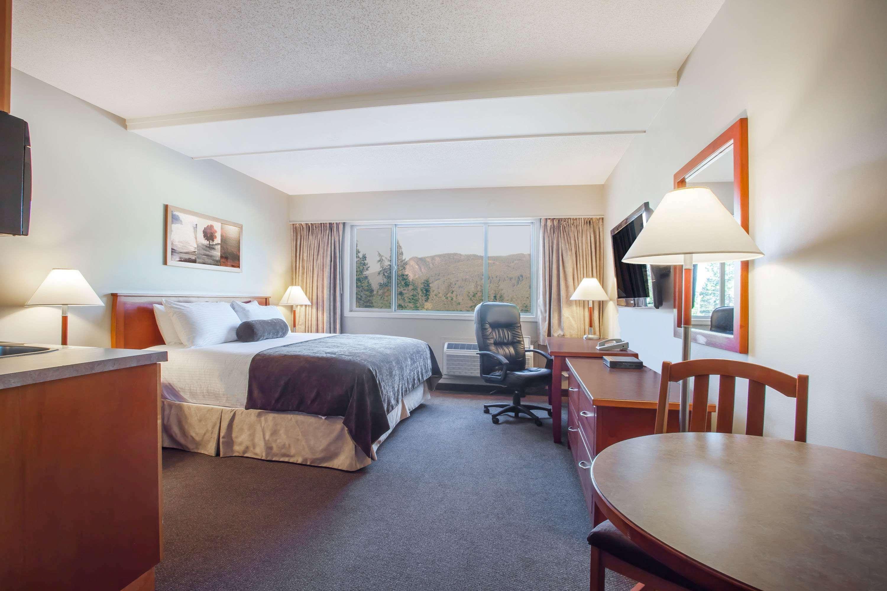 Super 8 By Wyndham Castlegar Bc Hotel Exterior photo